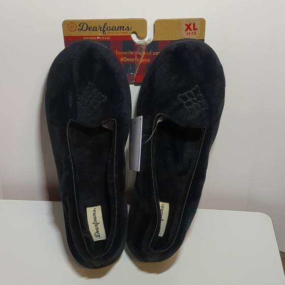 Dearfoam Slippers in Black - Picture 1 of 10